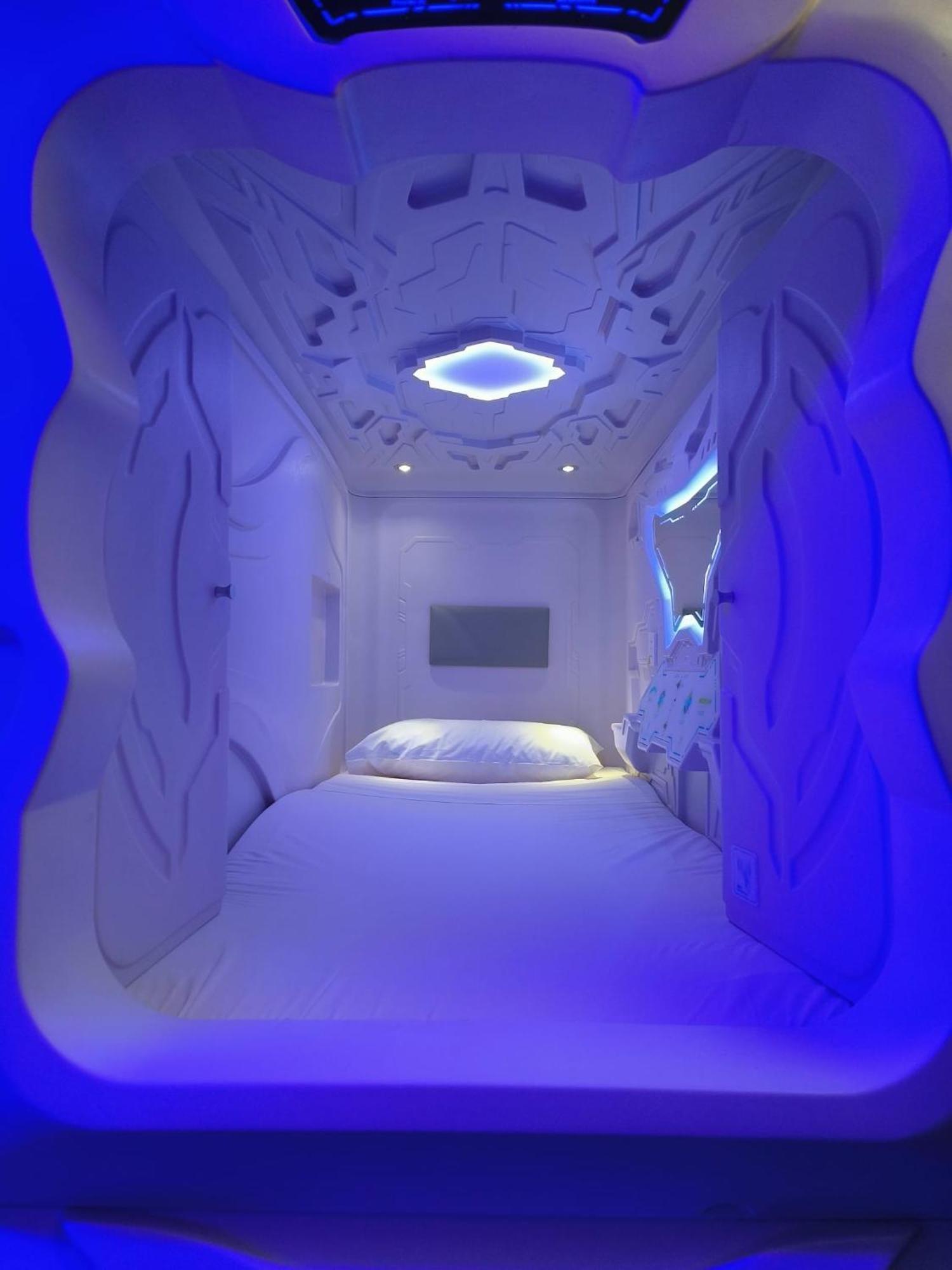 Capsule Hotel kapsułowy *
